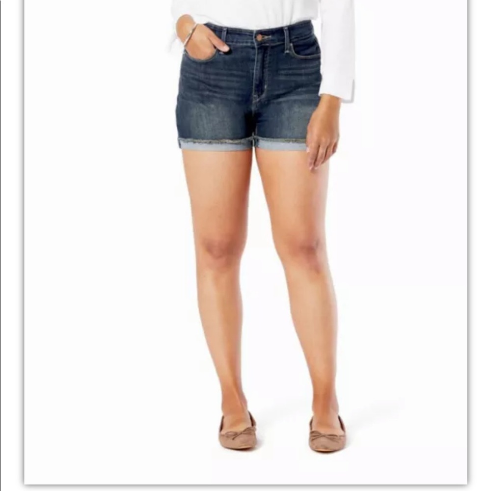 BNWT Signature Levi Strauss High Rise Jean Shorts 16